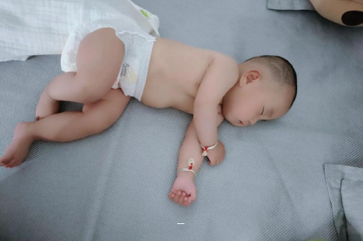 呼伦贝尔宝宝先长上牙还是下牙